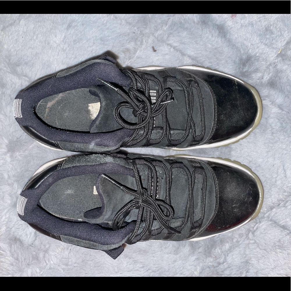 Air Jordan 11 (low top)